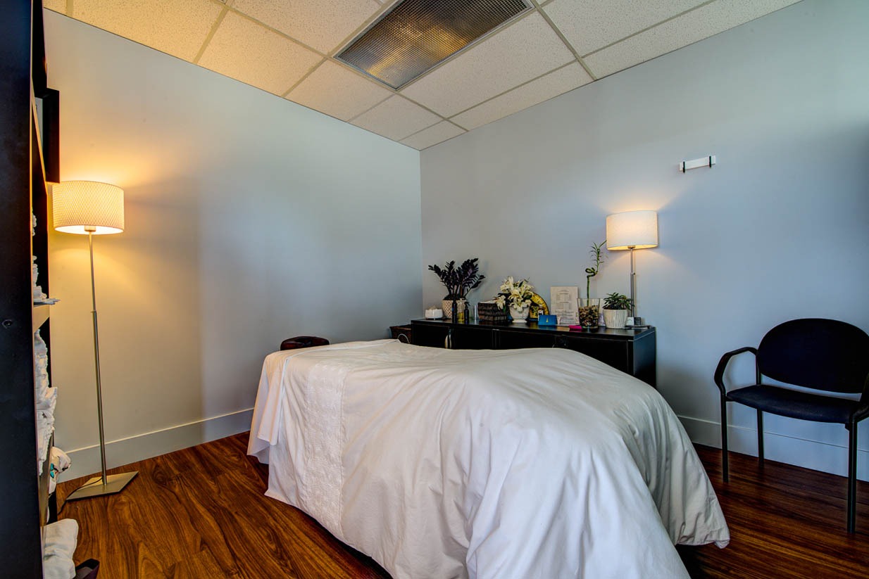 Mount Royal Village Family Chiropractic | Massage Room | Calgary AB